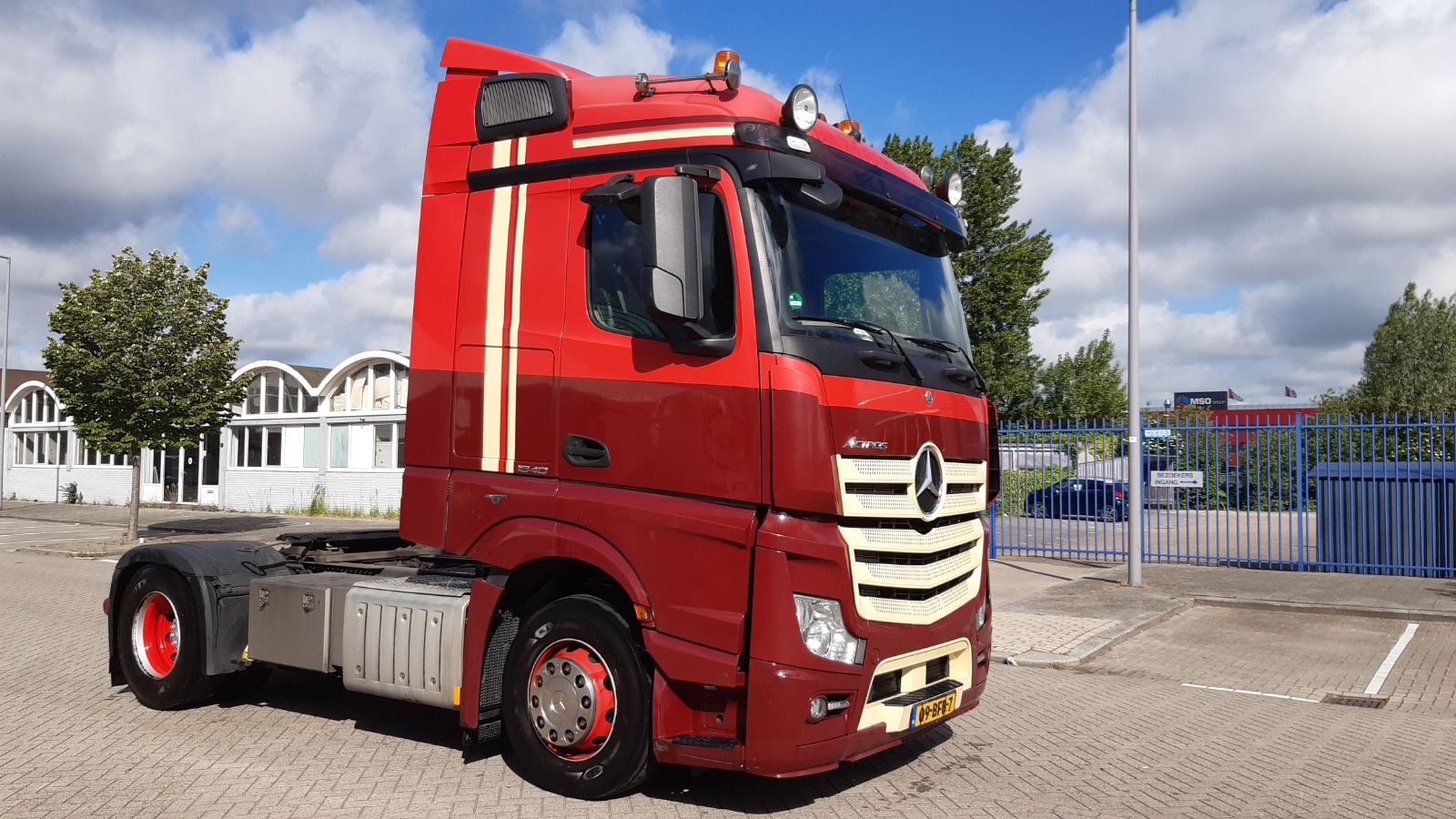 2x Mercedes 1840 4x2