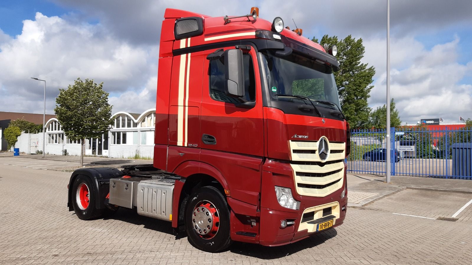 2x Mercedes 1840 4x2