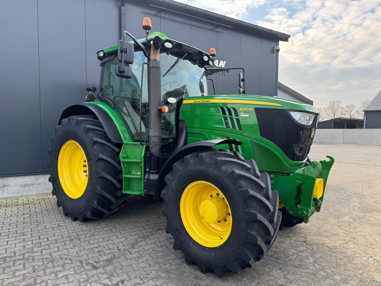 John Deere 6210R