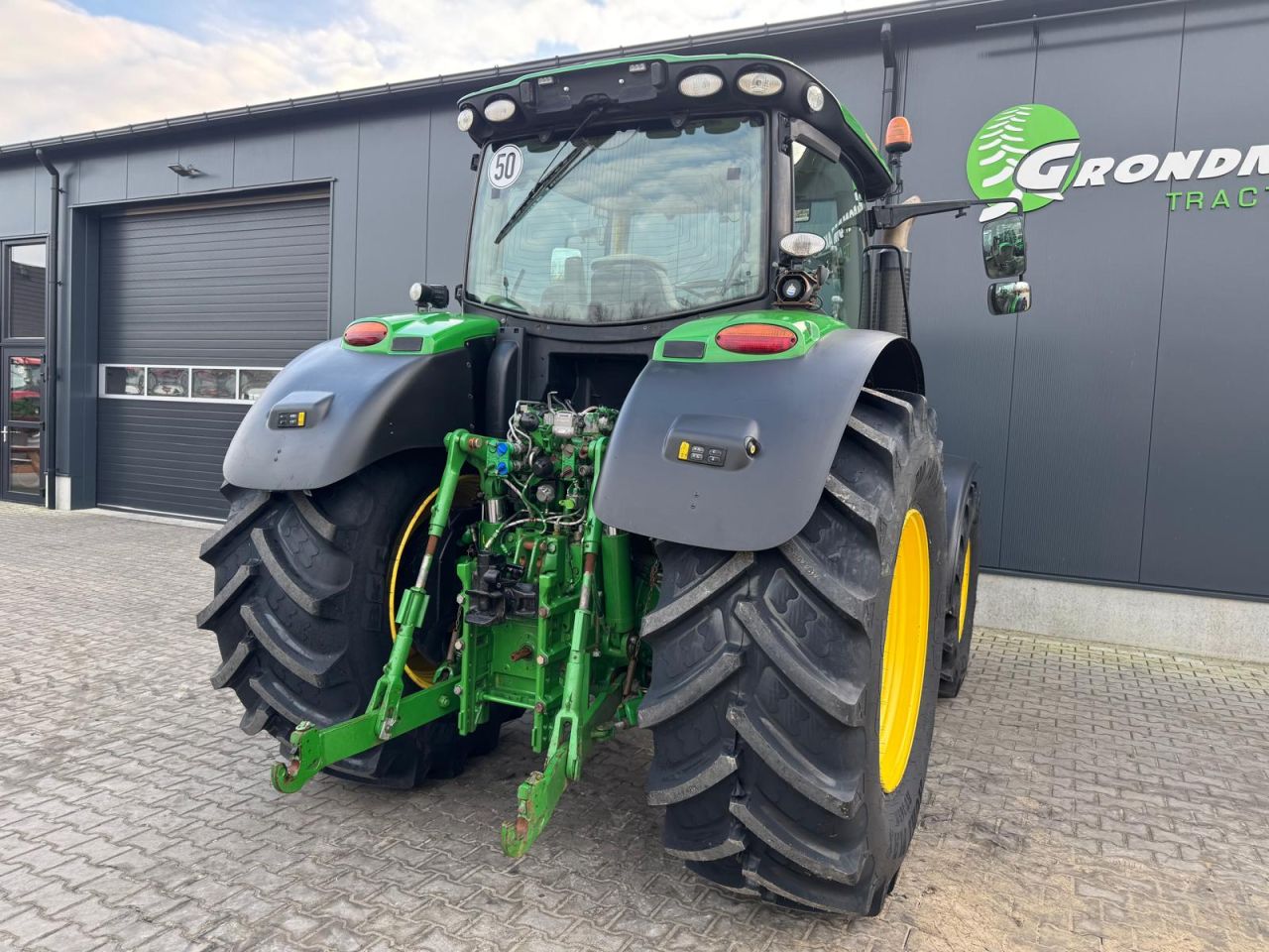 John Deere 6210R