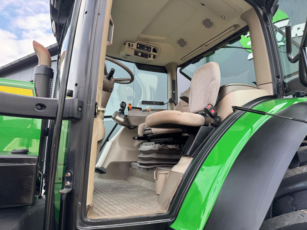 John Deere 6210R