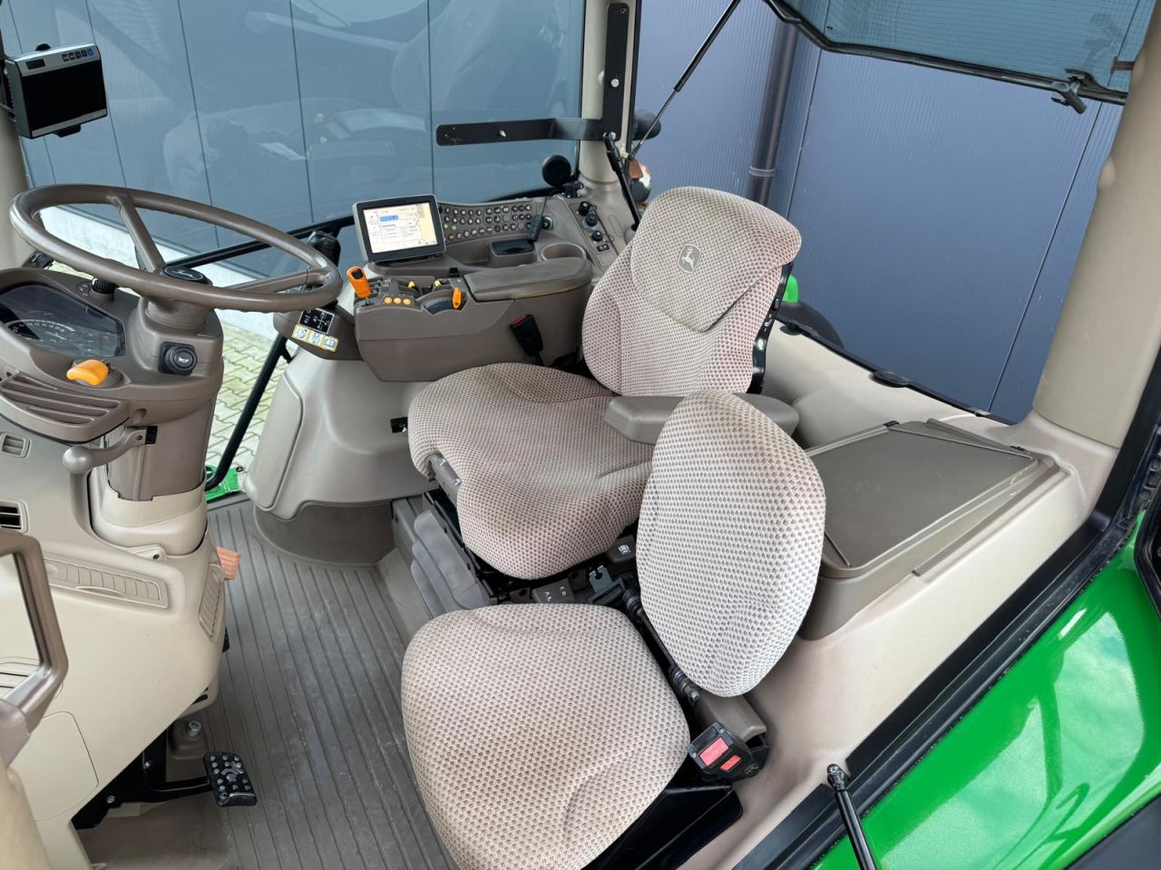 John Deere 6210R