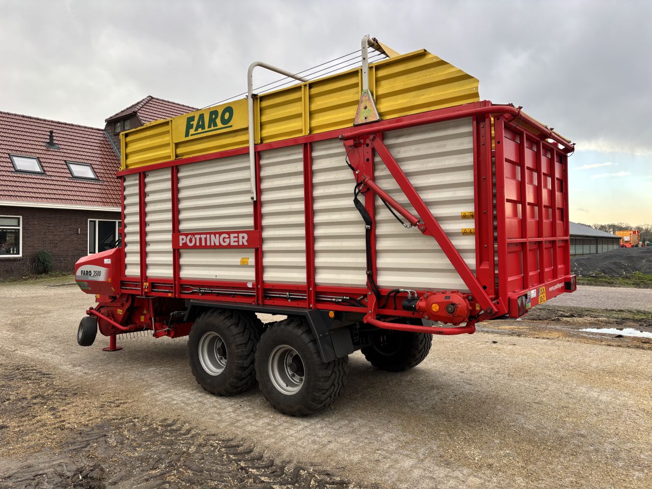 Pottinger Faro 3500 opraapwagen ladewagen