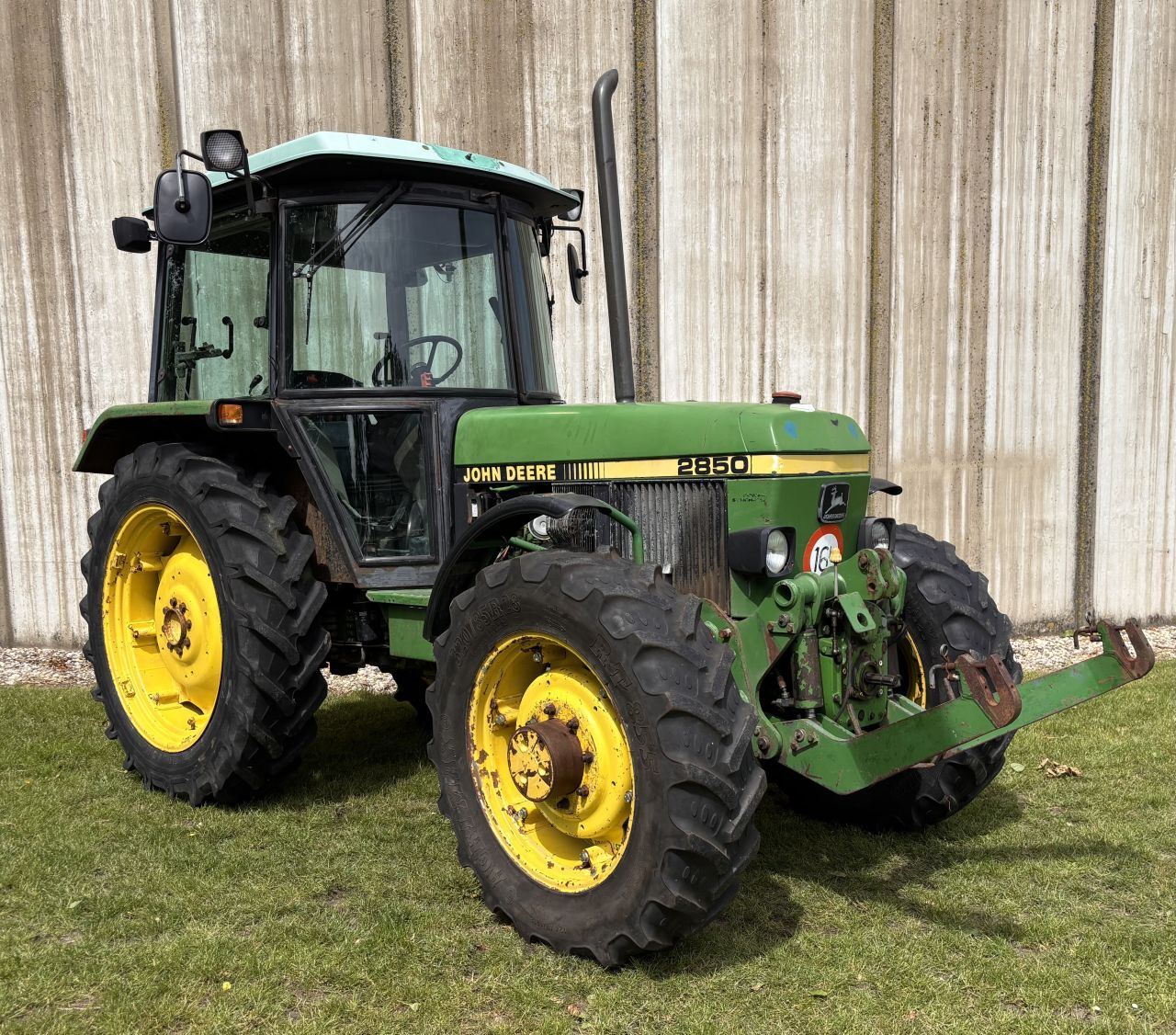 John Deere 2850 - 4WD - front hitch / front PTO