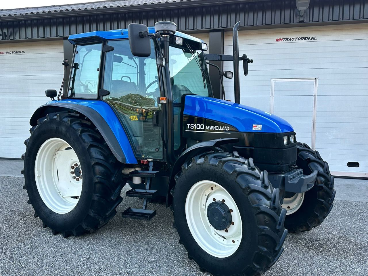 New Holland TS 100
