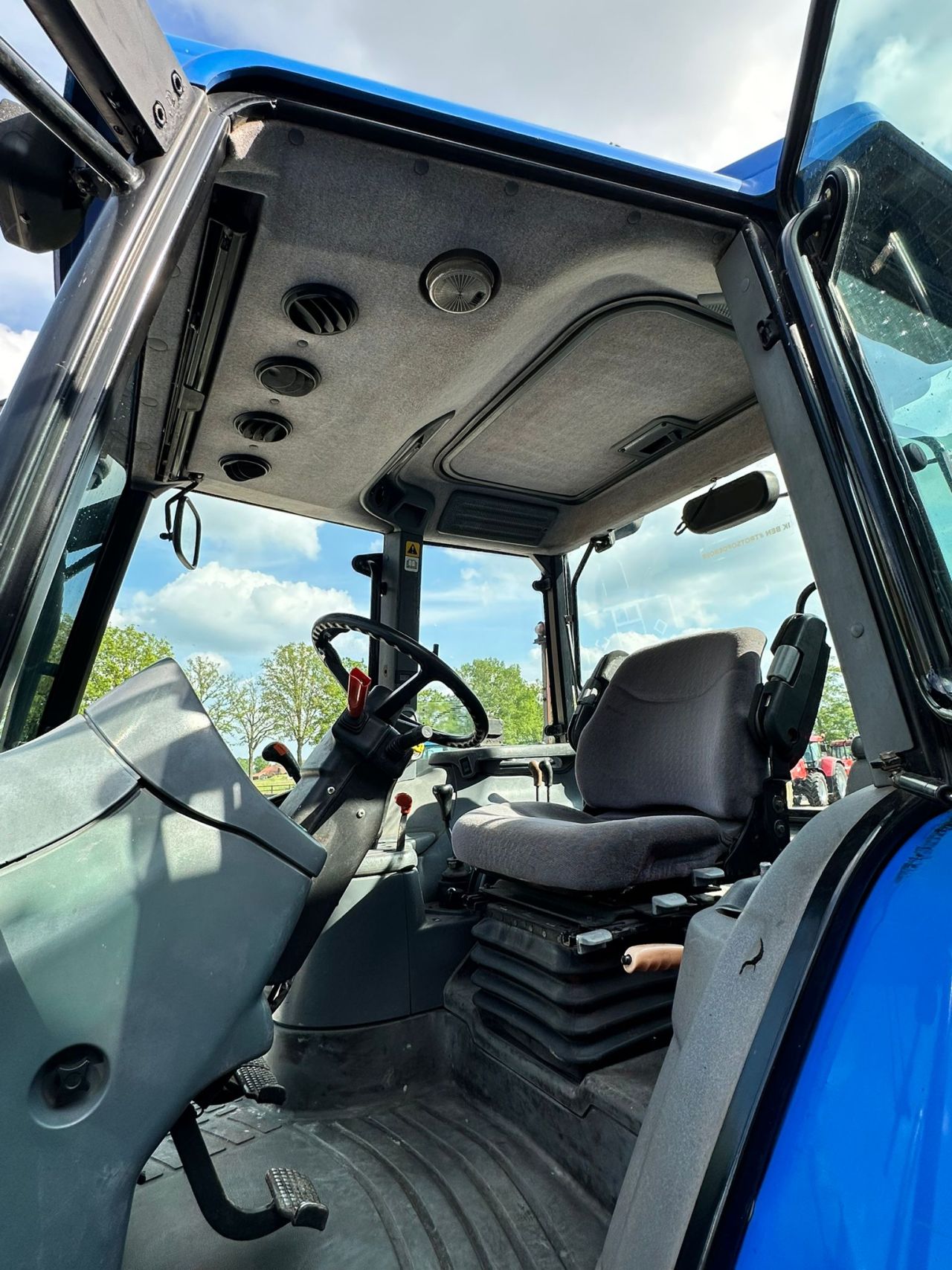 New Holland TS 100