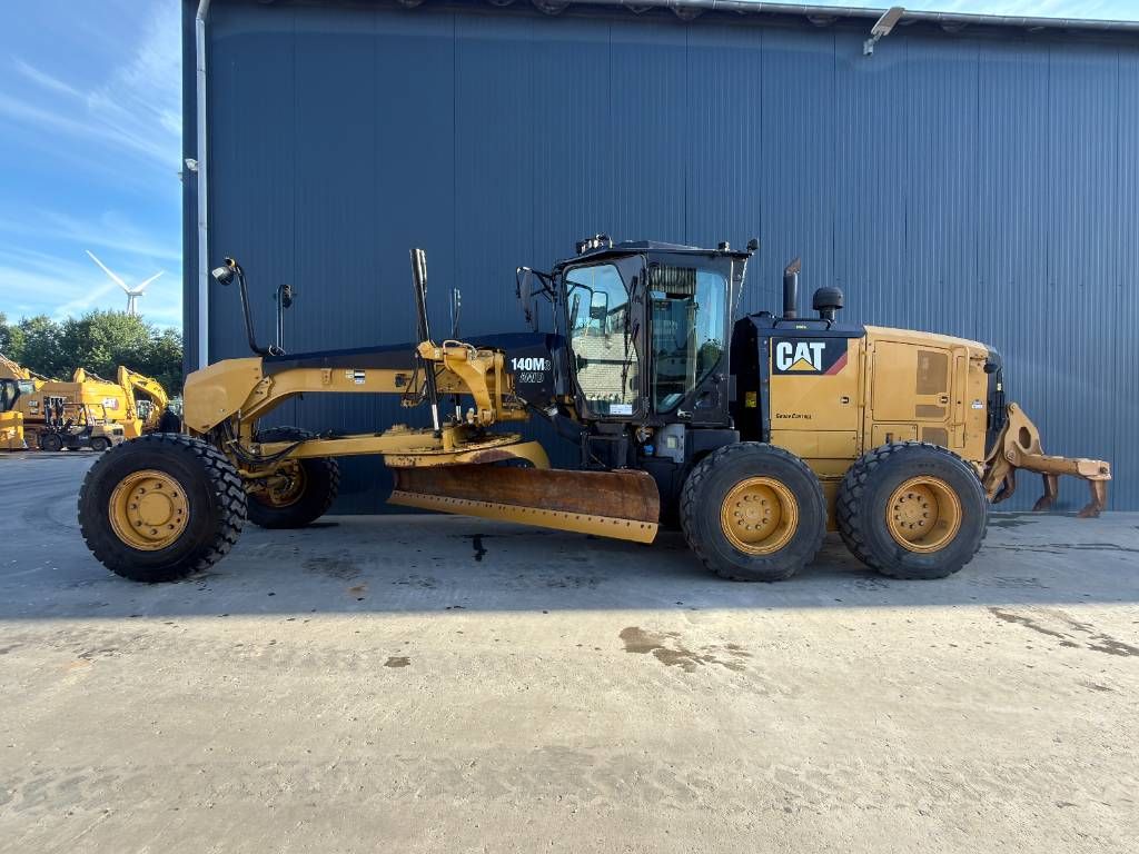 CAT 140M3 AWD
