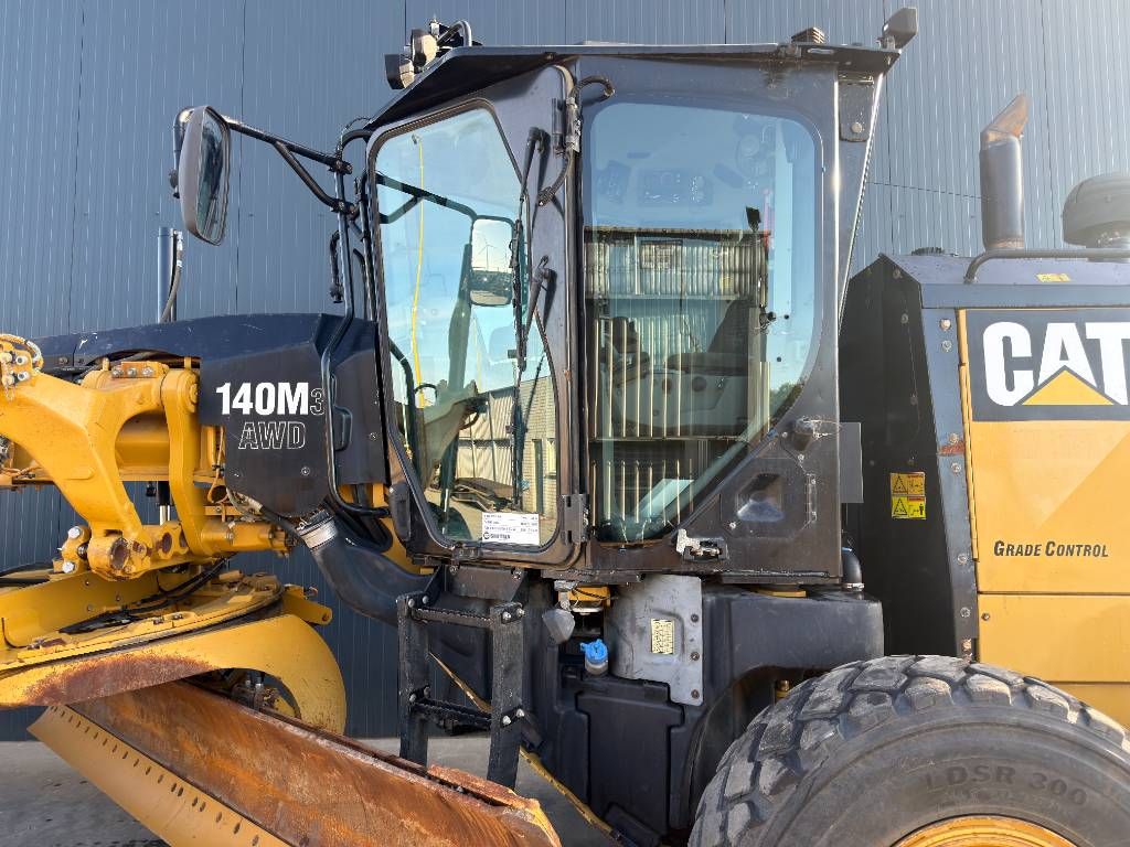 CAT 140M3 AWD