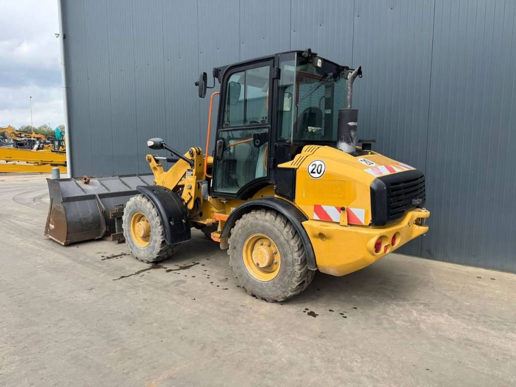 CAT 907H