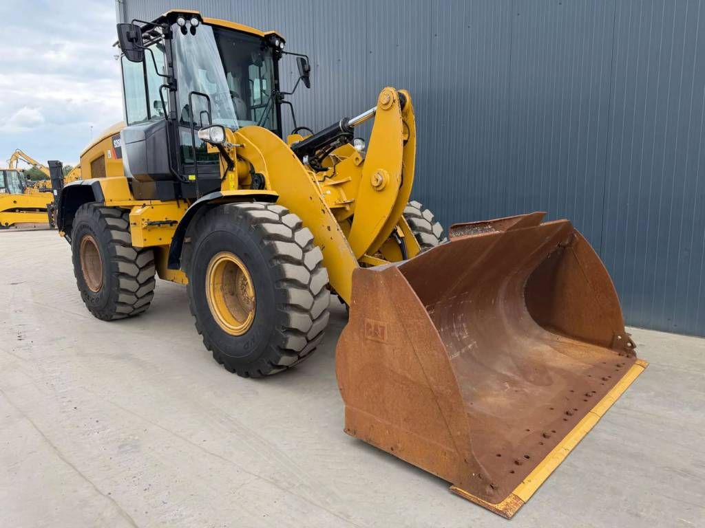 CAT 926M
