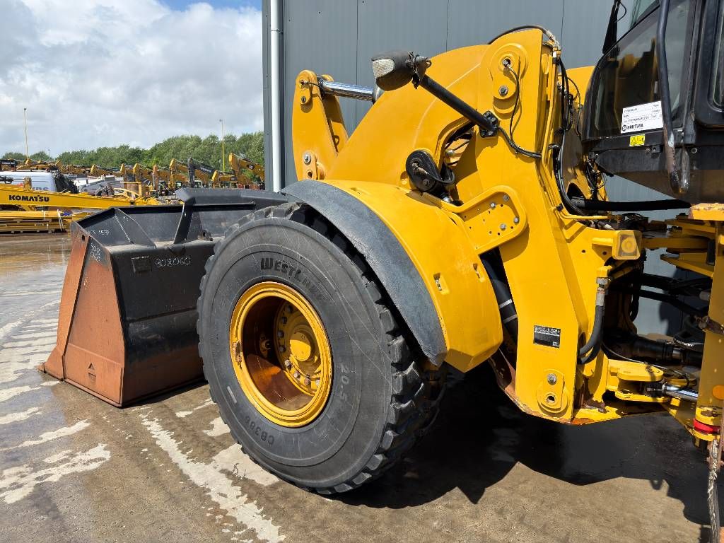 CAT 938M