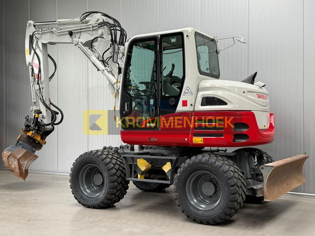 Takeuchi TB 295 W Engcon Tilt Rotator KH9585