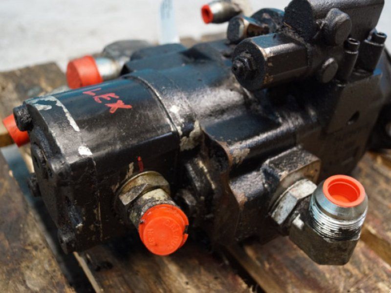 MacDon D60