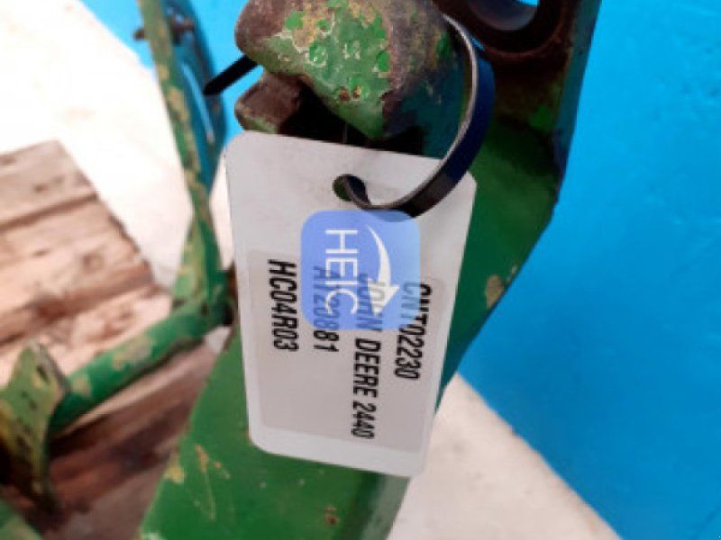 John Deere 2440