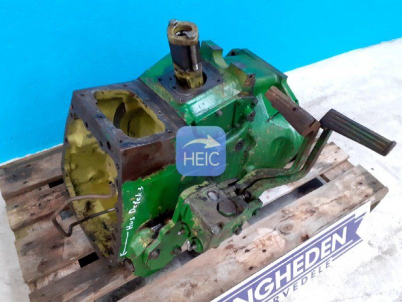 John Deere 2120
