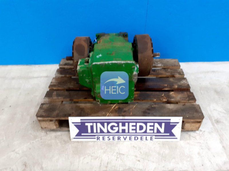 John Deere 2054