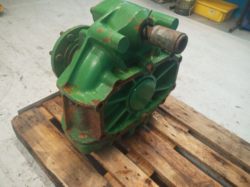 John Deere 2066