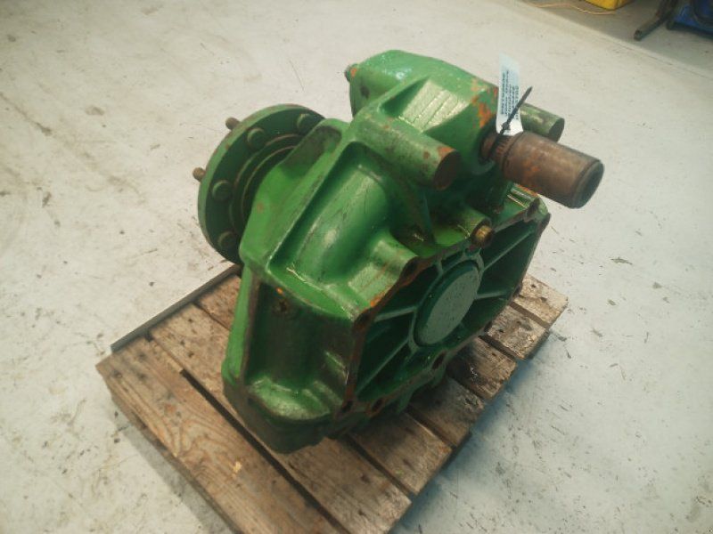 John Deere 2066