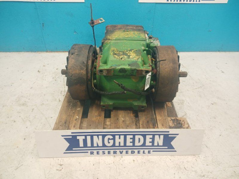 John Deere 2066