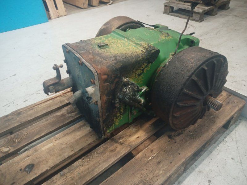 John Deere 2066