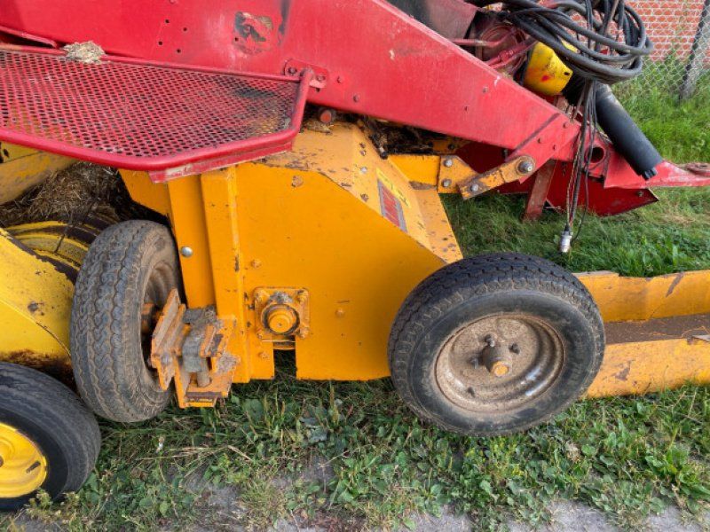 New Holland BB980