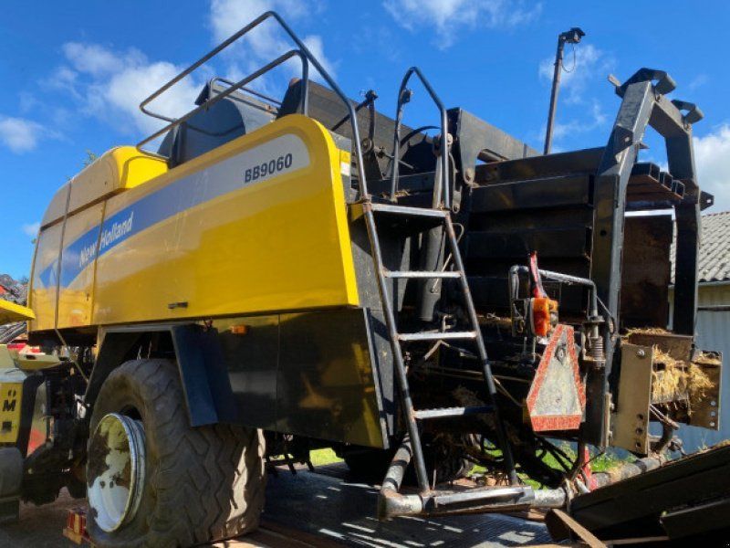 New Holland BB9060