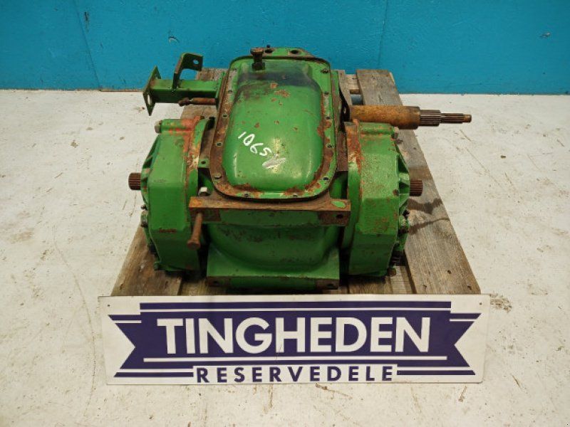 John Deere 1065
