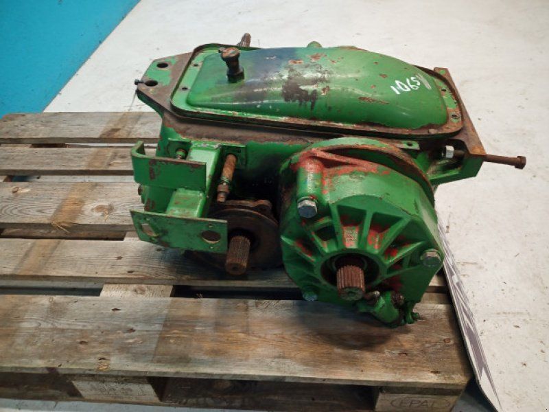John Deere 1065