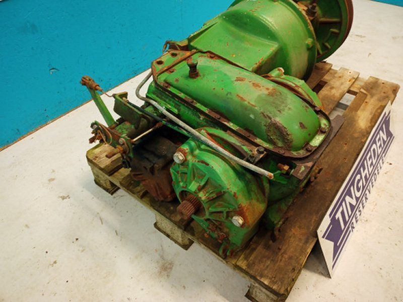 John Deere 1065