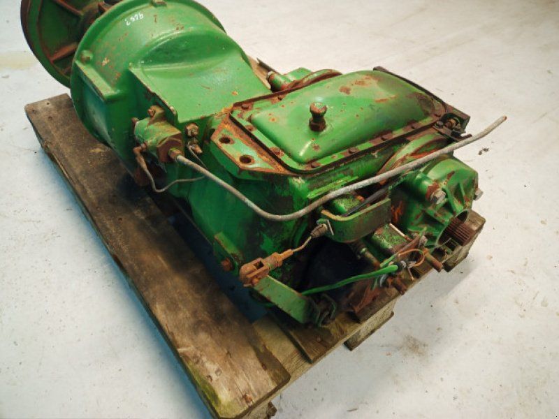 John Deere 1065