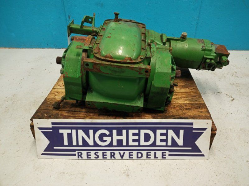 John Deere 1075