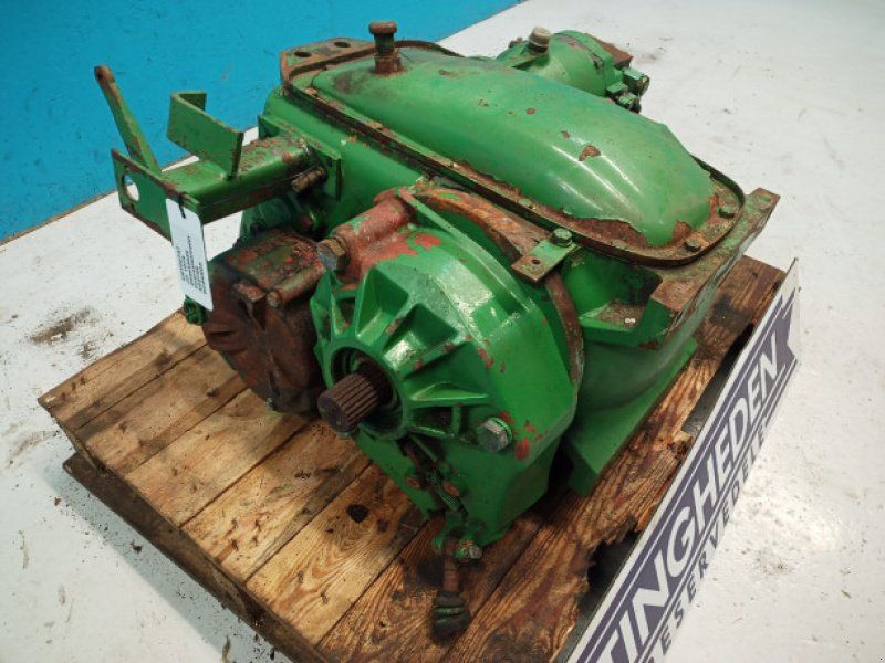 John Deere 1075