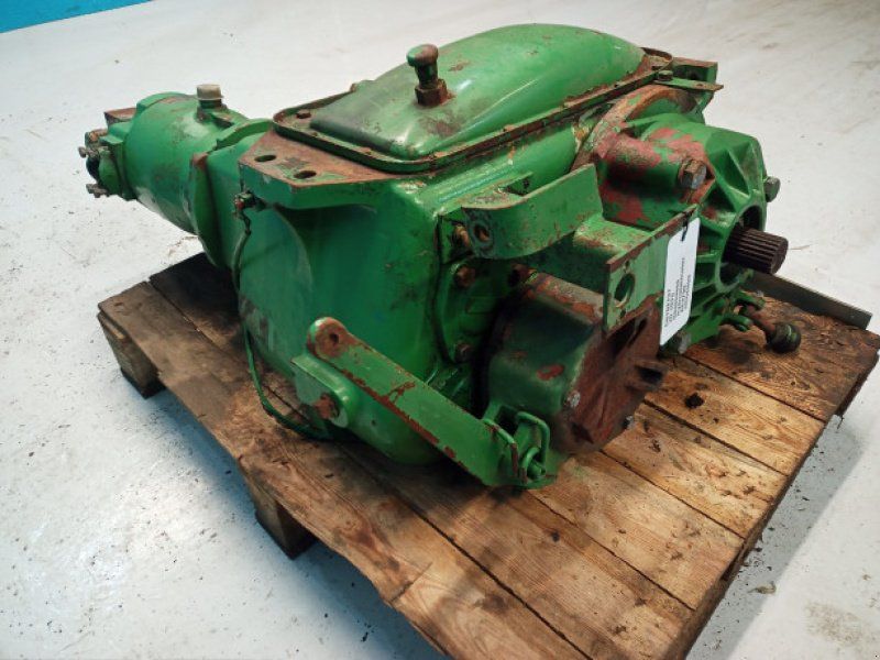 John Deere 1075