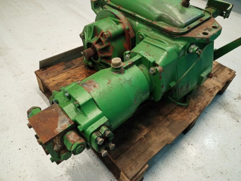 John Deere 1075