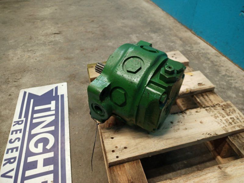 John Deere 4240S