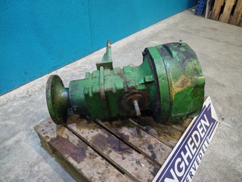 John Deere 3040