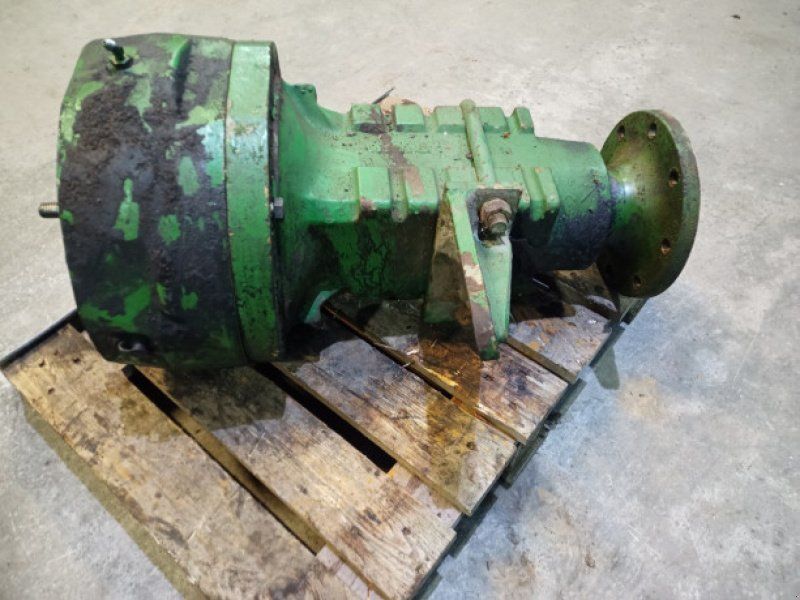 John Deere 3040