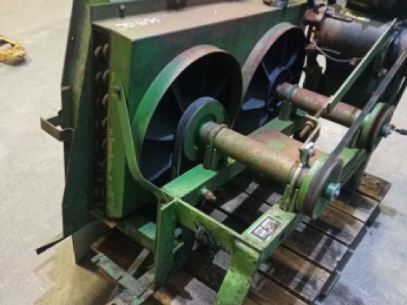 John Deere 1075