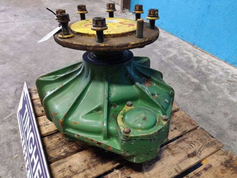 John Deere 975