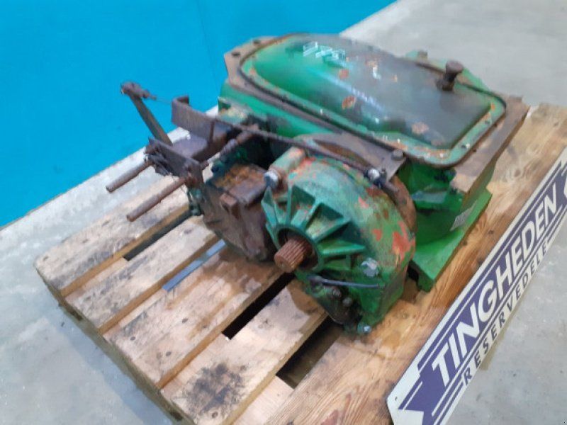 John Deere 975
