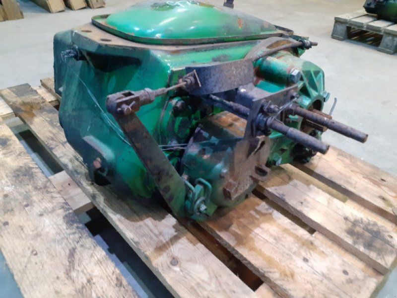John Deere 975