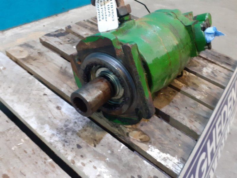 John Deere 1075