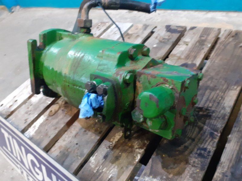 John Deere 1075