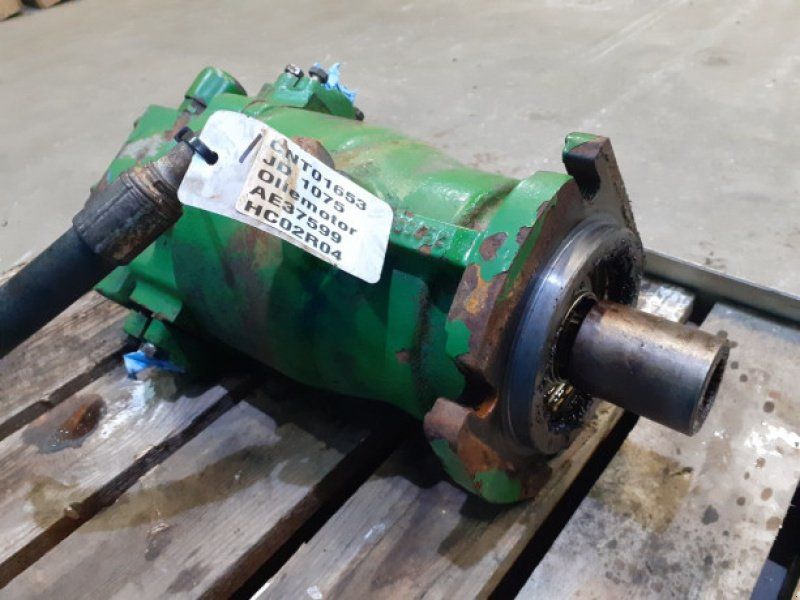 John Deere 1075