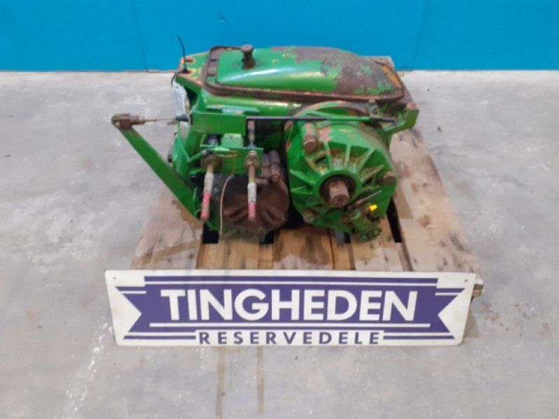 John Deere 1075