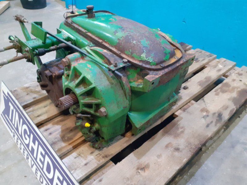 John Deere 1075