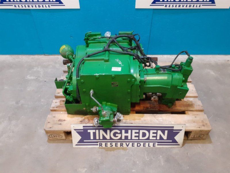John Deere S670