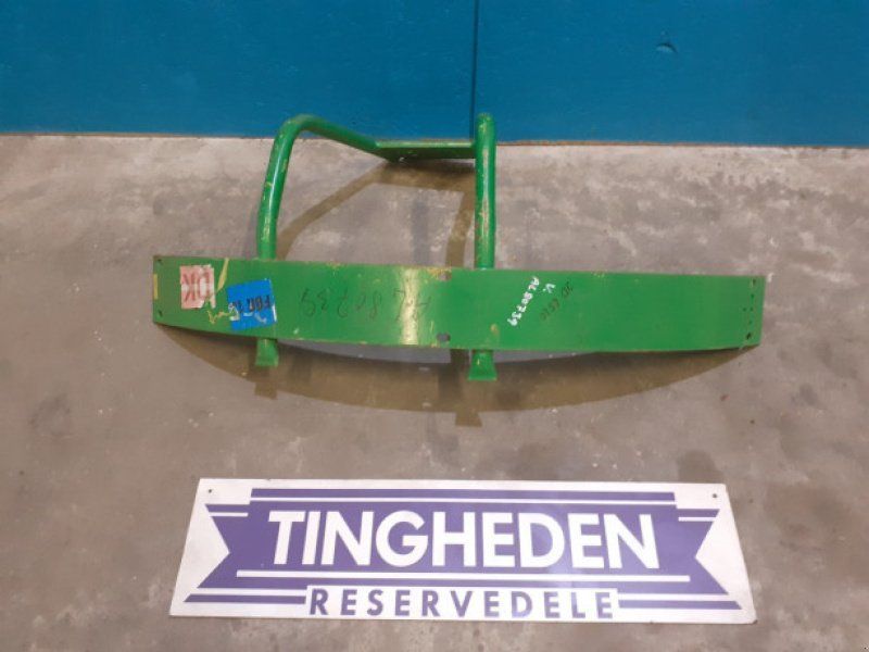 John Deere 6810