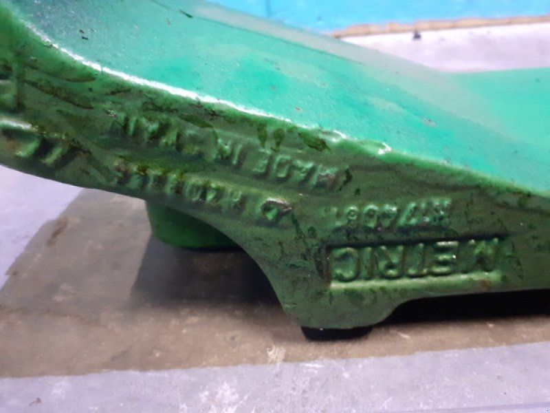 John Deere S670