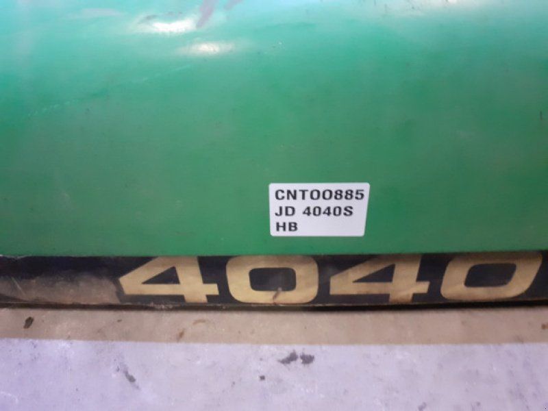 John Deere 4040